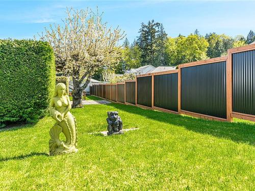 8005 Queen St, Crofton, BC - Outdoor With Backyard