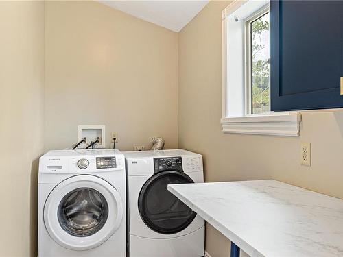 427 Prideaux St, Nanaimo, BC - Indoor Photo Showing Laundry Room