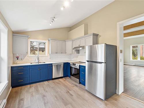 427 Prideaux St, Nanaimo, BC - Indoor Photo Showing Kitchen With Stainless Steel Kitchen With Double Sink