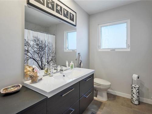 595 Galerno Rd, Campbell River, BC - Indoor Photo Showing Bathroom