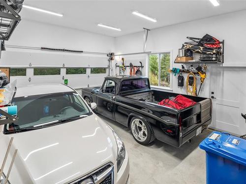 114 Trailhead Cir, Shawnigan Lake, BC - Indoor Photo Showing Garage