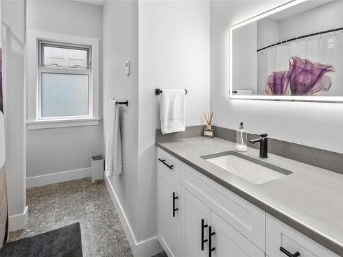 114 Trailhead Cir, Shawnigan Lake, BC - Indoor Photo Showing Bathroom