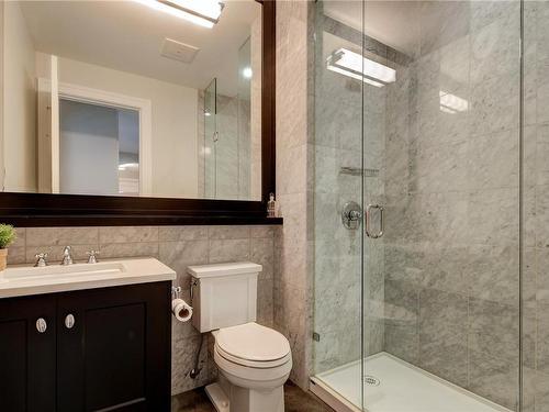 2990 Beach Dr, Oak Bay, BC - Indoor Photo Showing Bathroom