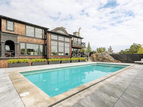 2990 Beach Dr, Oak Bay, BC - Outdoor With In Ground Pool