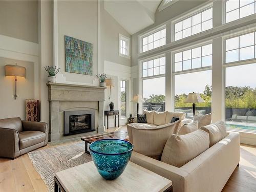 2990 Beach Dr, Oak Bay, BC - Indoor Photo Showing Living Room With Fireplace
