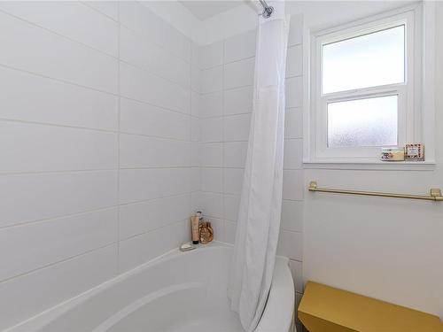 6024 Falaise Rd, Duncan, BC - Indoor Photo Showing Bathroom