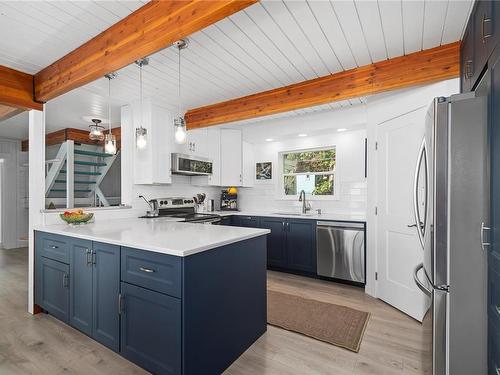 331 Edgeware Rd, Quadra Island, BC - Indoor Photo Showing Kitchen With Upgraded Kitchen