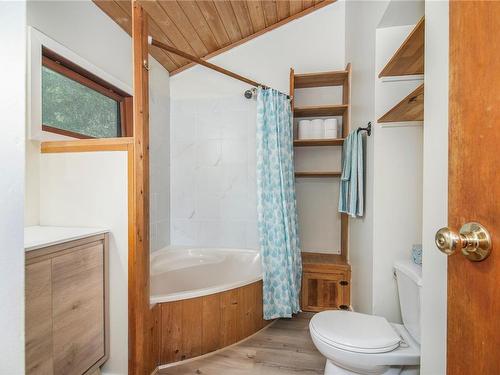 331 Edgeware Rd, Quadra Island, BC - Indoor Photo Showing Bathroom