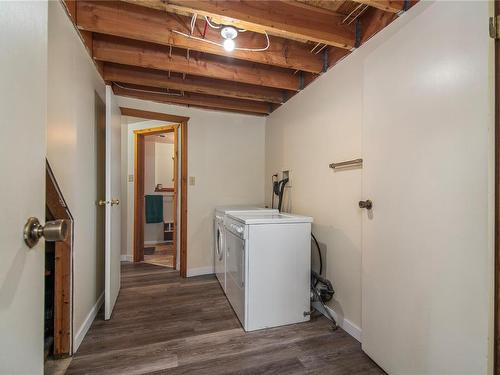 331 Edgeware Rd, Quadra Island, BC - Indoor Photo Showing Laundry Room