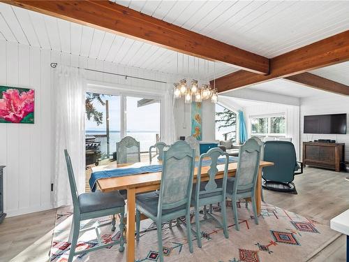 331 Edgeware Rd, Quadra Island, BC - Indoor Photo Showing Dining Room