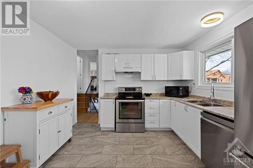 11 West Herrington Court, Ottawa, ON - Indoor Photo Showing Kitchen With Stainless Steel Kitchen With Double Sink