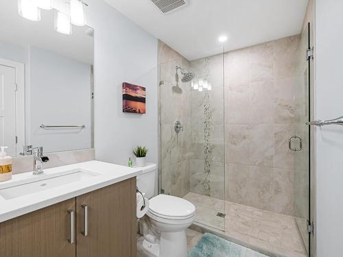 103-3475 Granite, Kelowna, BC - Indoor Photo Showing Bathroom