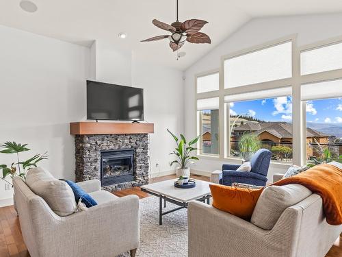 3200 Vineyard View Drive, West Kelowna, BC - Indoor Photo Showing Living Room With Fireplace