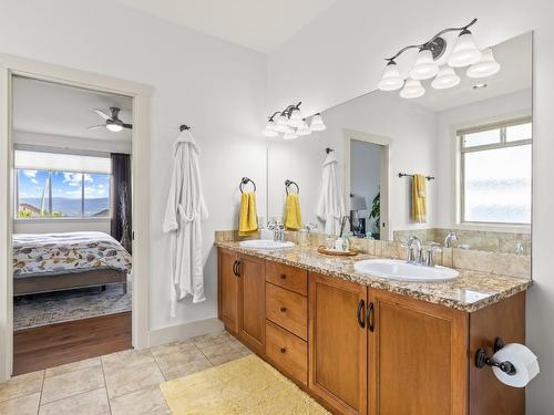 3200 Vineyard View Drive, West Kelowna, BC - Indoor Photo Showing Bathroom