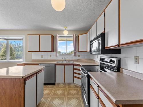 1276 Rio Drive, Kelowna, BC - Indoor Photo Showing Kitchen