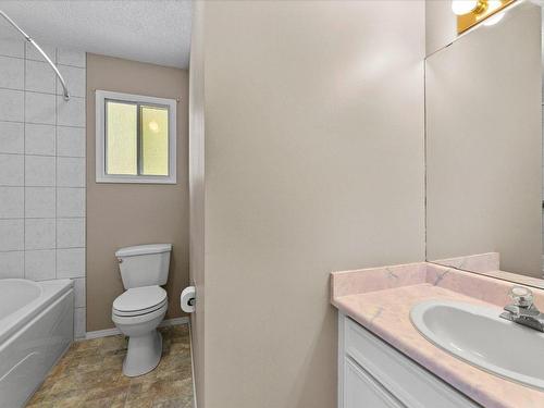 1276 Rio Drive, Kelowna, BC - Indoor Photo Showing Bathroom