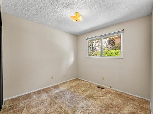 1276 Rio Drive, Kelowna, BC - Indoor Photo Showing Other Room