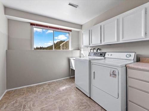 1276 Rio Drive, Kelowna, BC - Indoor Photo Showing Laundry Room