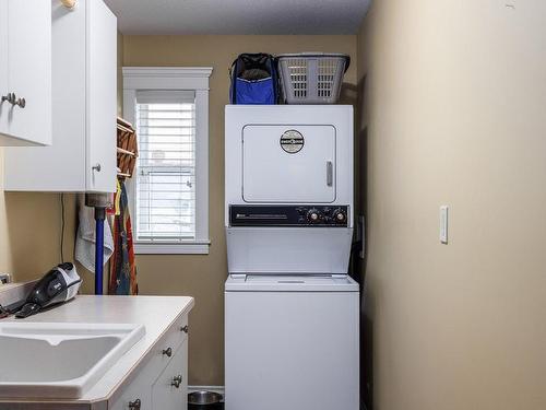 558 Middleton Way, Coldstream, BC - Indoor Photo Showing Laundry Room