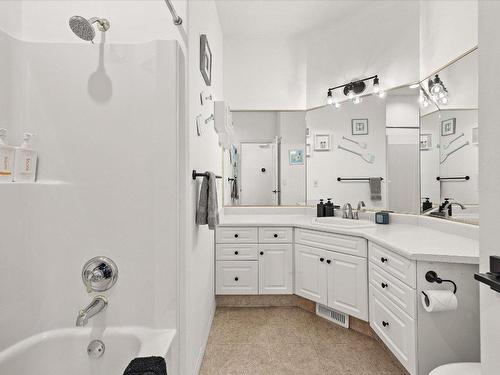 3283 Deer Ridge Court, West Kelowna, BC - Indoor Photo Showing Bathroom