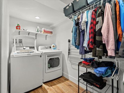 3283 Deer Ridge Court, West Kelowna, BC - Indoor Photo Showing Laundry Room