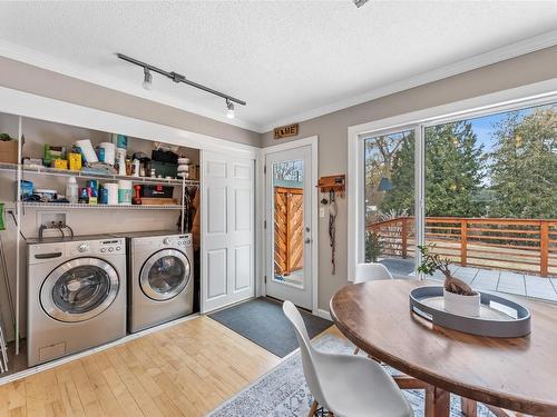 1080 Kelly Road, Kelowna, BC - Indoor Photo Showing Laundry Room