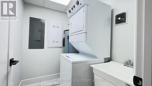 409 - 2550 Sandwich Parkway W, Windsor, ON - Indoor Photo Showing Laundry Room