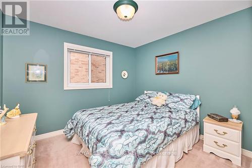 87 Sandra Dr, Pelham, ON - Indoor Photo Showing Bedroom