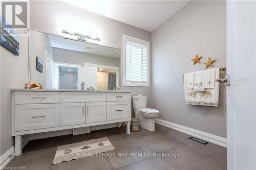 54 Renfield St, Port Colborne, ON - Indoor Photo Showing Bathroom