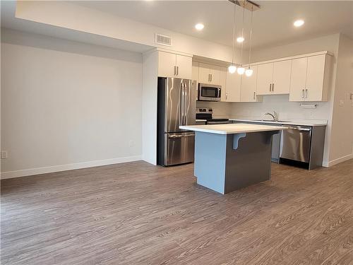 340 4Th Avenue Ne, Portage La Prairie, MB - Indoor Photo Showing Kitchen