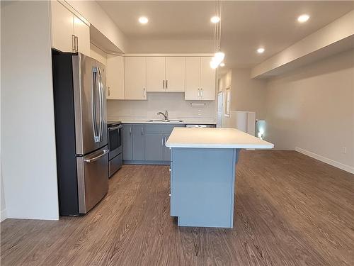 340 4Th Avenue Ne, Portage La Prairie, MB - Indoor Photo Showing Kitchen With Double Sink