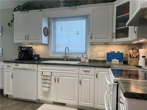 6 Cadham Bay, Portage La Prairie, MB - Indoor Photo Showing Kitchen With Upgraded Kitchen