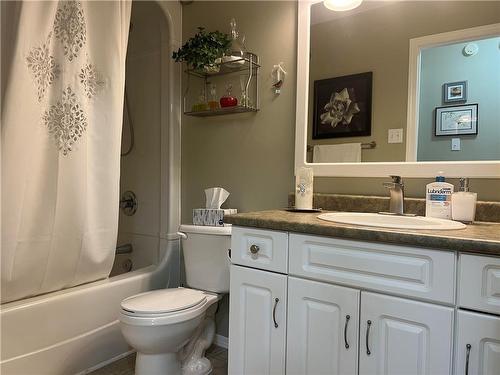 6 Cadham Bay, Portage La Prairie, MB - Indoor Photo Showing Bathroom