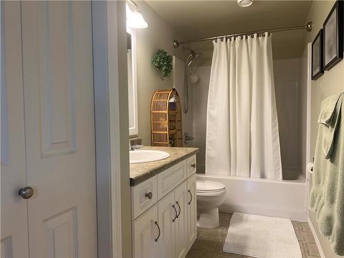 6 Cadham Bay, Portage La Prairie, MB - Indoor Photo Showing Bathroom