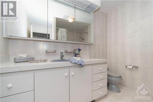 3868 Revelstoke Drive, Ottawa, ON - Indoor Photo Showing Bathroom
