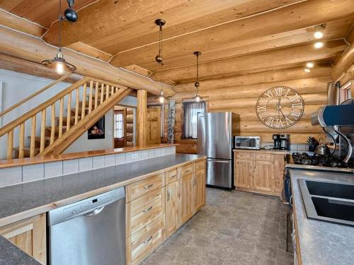 4890 Pine Ridge Way, Kamloops, BC - Indoor Photo Showing Kitchen
