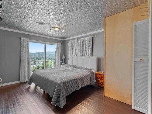 1555 Southview Terrace, Kamloops, BC - Indoor Photo Showing Bedroom