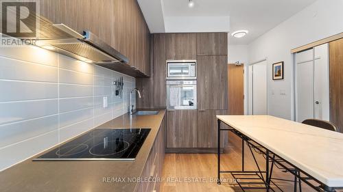 #919 -576 Front St, Toronto, ON - Indoor Photo Showing Kitchen