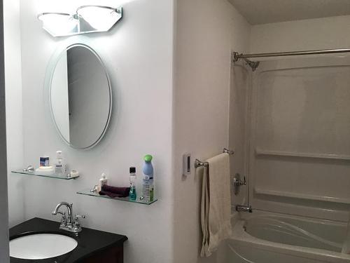 889 Elder Road, Kamloops, BC - Indoor Photo Showing Bathroom