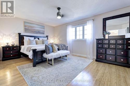 66 Dovetail Dr, Richmond Hill, ON - Indoor Photo Showing Bedroom