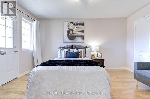 66 Dovetail Dr, Richmond Hill, ON - Indoor Photo Showing Bedroom