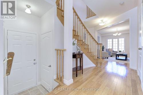 66 Dovetail Dr, Richmond Hill, ON - Indoor Photo Showing Other Room