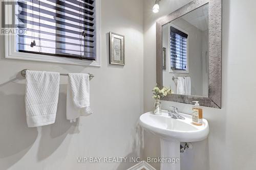 66 Dovetail Dr, Richmond Hill, ON - Indoor Photo Showing Bathroom