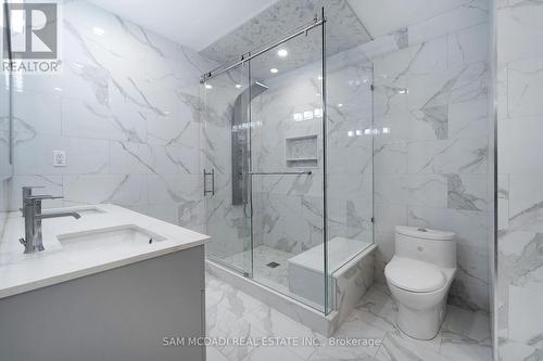 866 Parkland Ave, Mississauga, ON - Indoor Photo Showing Bathroom