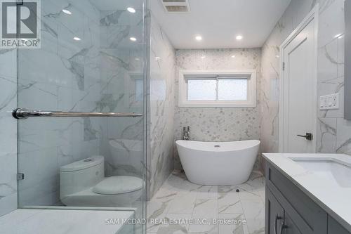 866 Parkland Avenue, Mississauga, ON - Indoor Photo Showing Bathroom