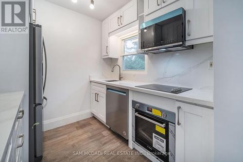 866 Parkland Avenue, Mississauga, ON - Indoor Photo Showing Kitchen With Upgraded Kitchen