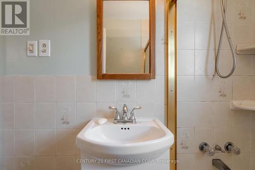 470 Ashland Ave, London, ON - Indoor Photo Showing Bathroom