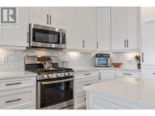 1791 10 Street Sw Unit# 37, Salmon Arm, BC - Indoor Photo Showing Kitchen With Upgraded Kitchen