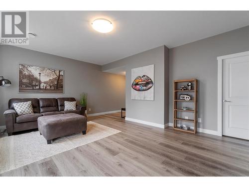 1791 10 Street Sw Unit# 37, Salmon Arm, BC - Indoor Photo Showing Living Room