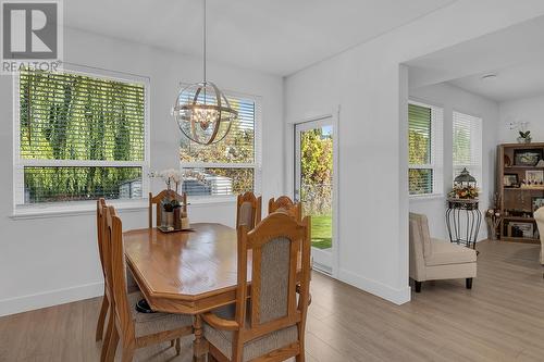 909 Currell Crescent, Kelowna, BC - Indoor Photo Showing Dining Room
